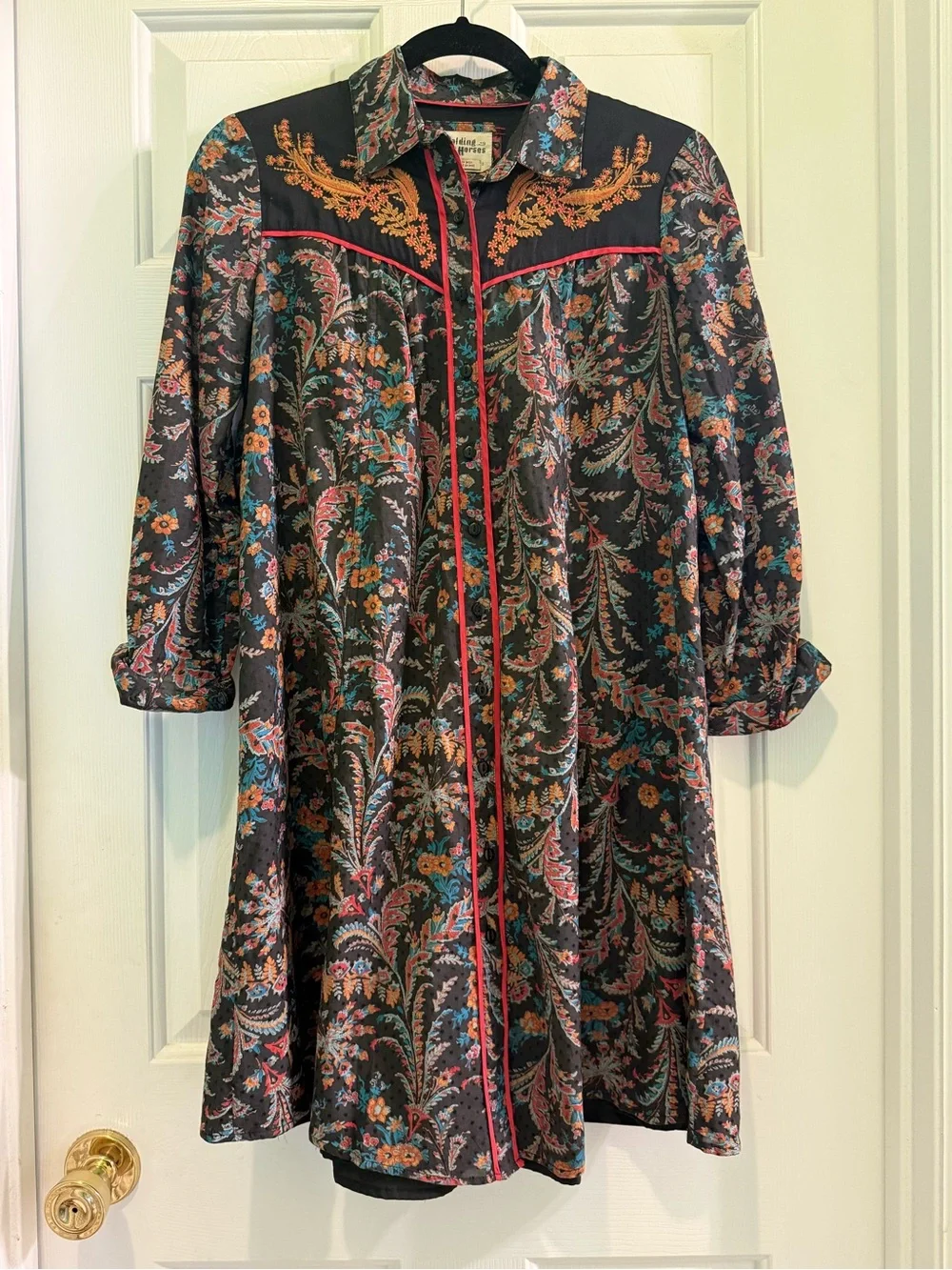 HOLDING HORSES Black Floral Embroidered Button-Up with Red Trim - Picture 2 of 5